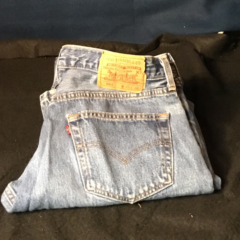 Levi's 501 Light Blue  Straight-Leg Denim Jeans. 35 x 34